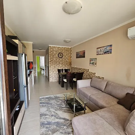 Апартамент Грийн Лайф Apartment *